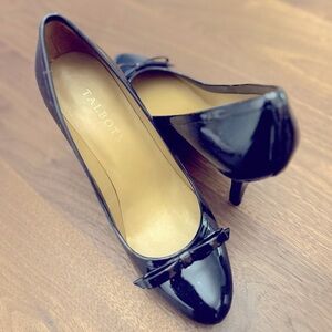 Talbots pump, size 7.5 Navy.